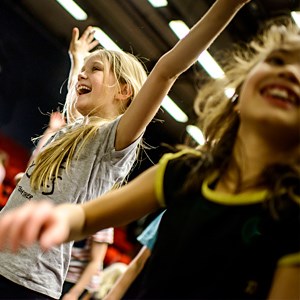 Barn uttrycker dansglädje
