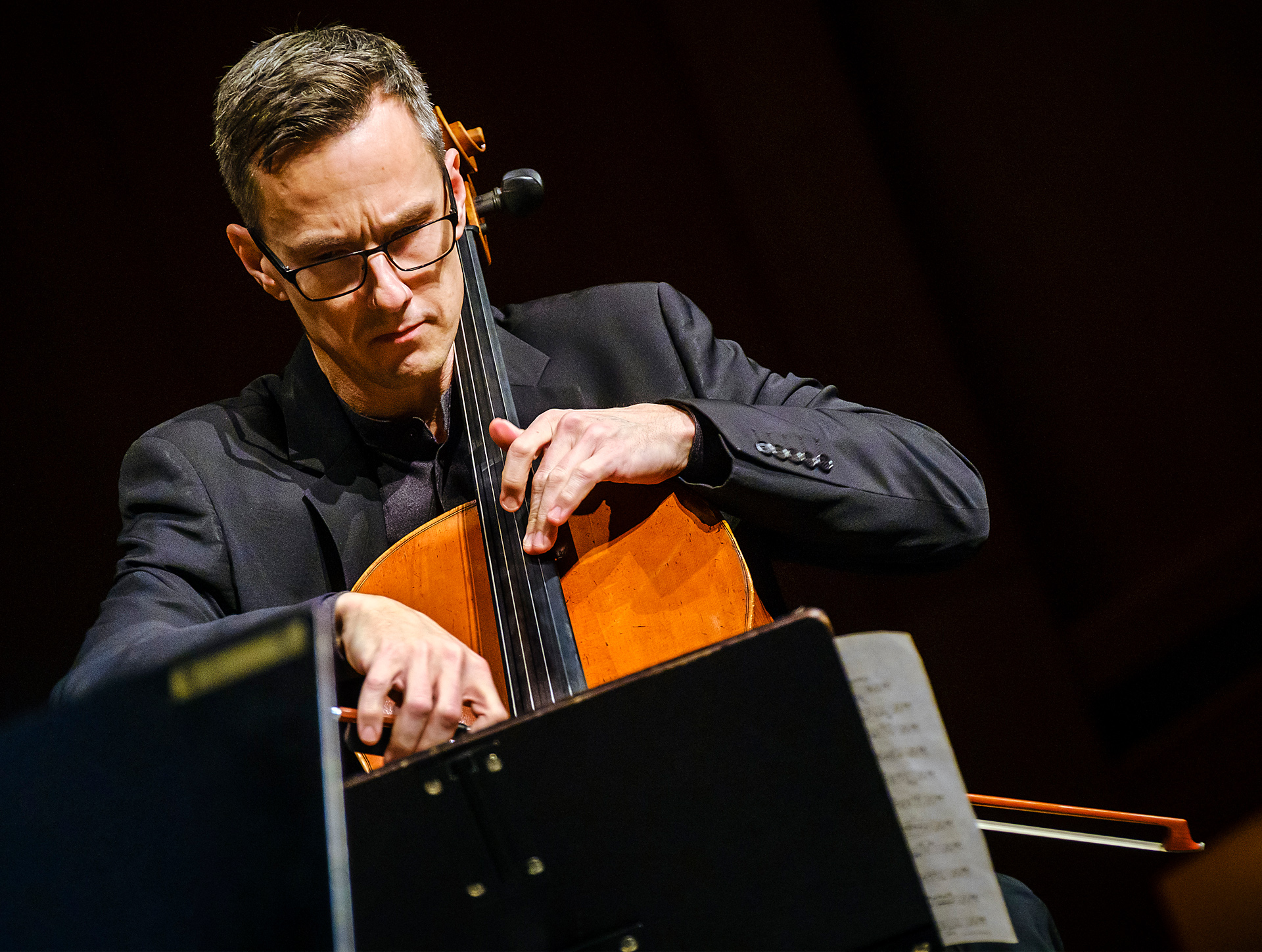 Cello spelas av professionell musiker från Nordiska Kammarorkestern