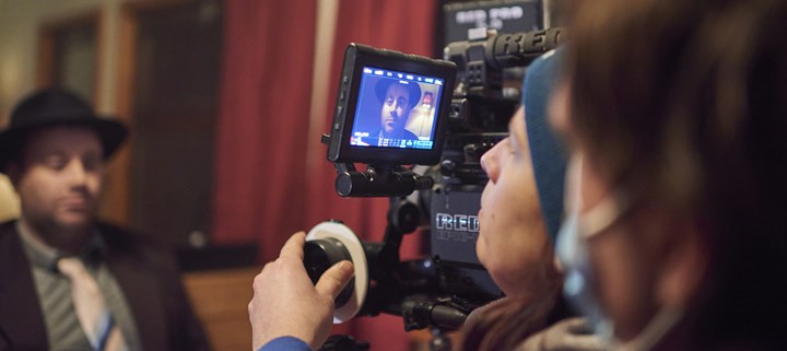 Skolungdomar i Västernorrland lär sig om filmproduktion med professionell utrustning
