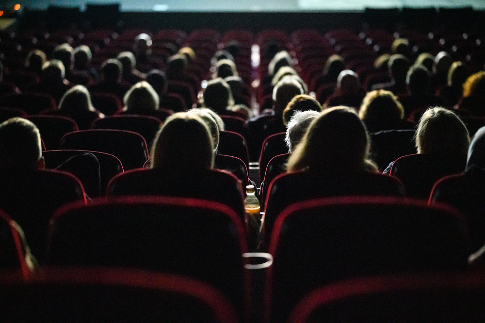 9 februari släpps covid-19 restriktionerna och det är återigen fulla salonger