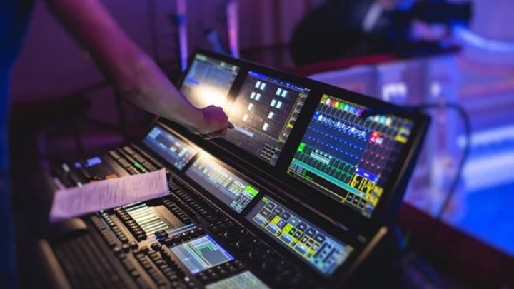 Kontrollbord för tekniker i en teatersalong